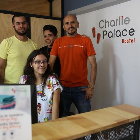 Charlie Palace Hostel Medellin Bagian luar foto