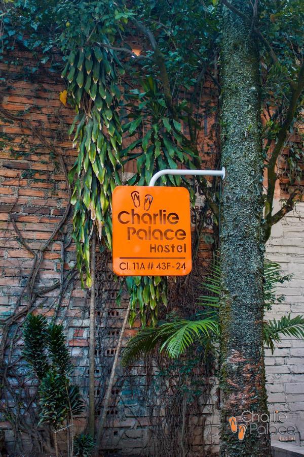 Charlie Palace Hostel Medellin Bagian luar foto